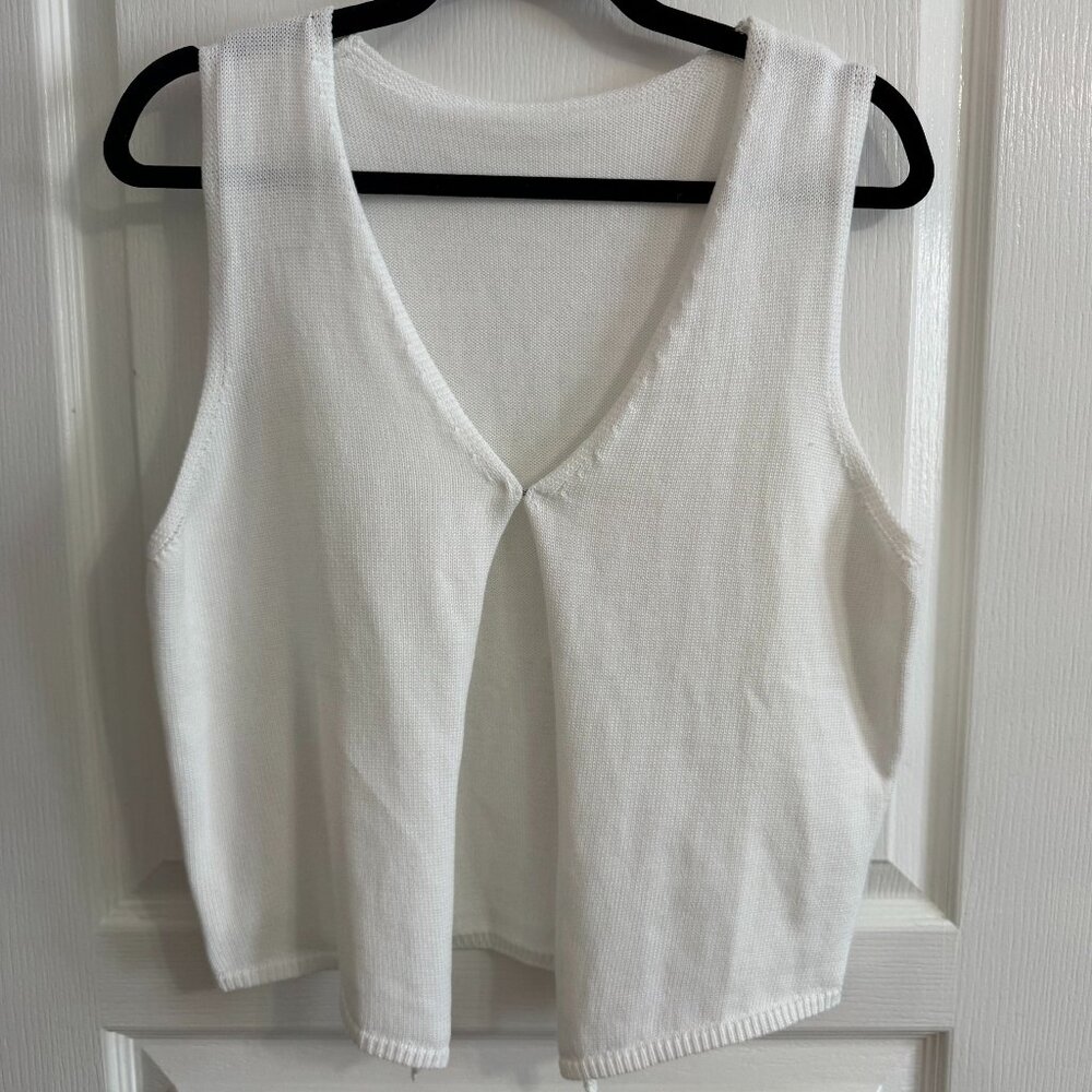White Knit Sleeveless V-Neck Vest – Minimal & Timeless